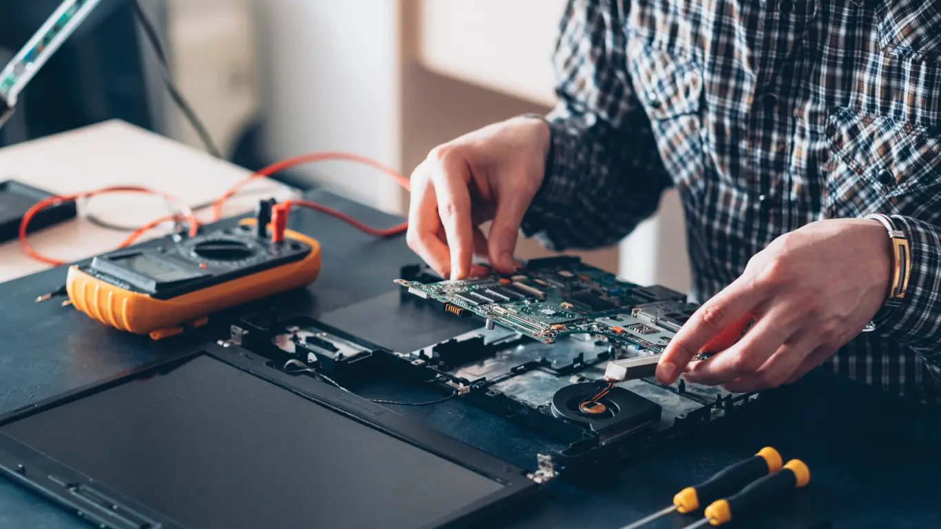 Laptop chip level service